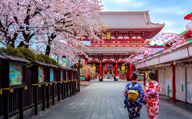 Chùa Senso-ji ngôi đền thờ nổi tiếng thiêng liêng
