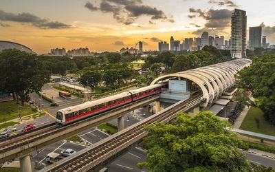 Tàu điện ngầm MRT là phương tiện di chuyển tiện lợi và giá rẻ nhất ở Singapore