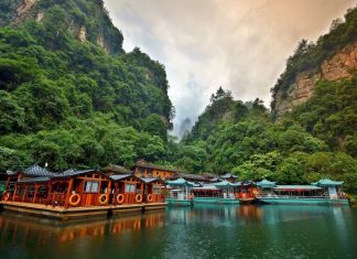 Du lịch Trương Gia Giới ngắm nhìn vẻ đẹp Hồ Bảo Phong
