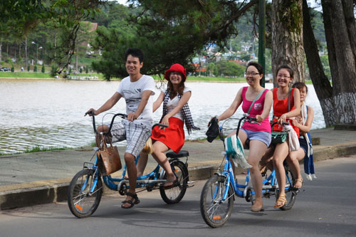 Đạp xe quanh Hồ Xuân Hương