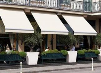 Mái hiên di động Phương Trang – Thiết kế sang trọng, chất liệu cao cấp