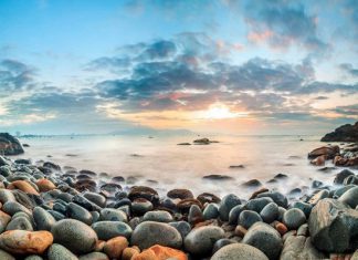 Du lịch Quy Nhơn: Bãi tắm Hoàng Hậu đẹp như bức tranh