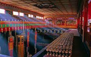 Cung điện Potala trung tâm của Phật Giáo khi đi du lịch Tây Tạng