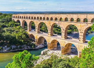 Khám phá vẻ đẹp kì vĩ của cầu Pont du Gard khi đi du lịch Pháp Khám phá vẻ đẹp kì vĩ của cầu Pont du Gard khi đi du lịch Pháp